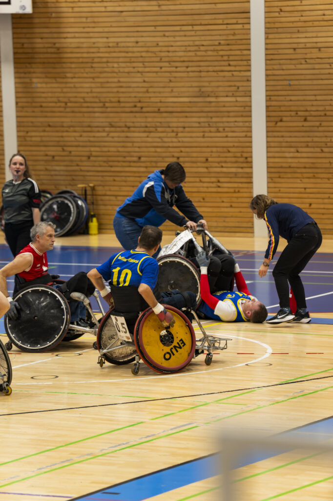 2025-11-29_RollstuhlRugby_FightingSnakes_Red_555