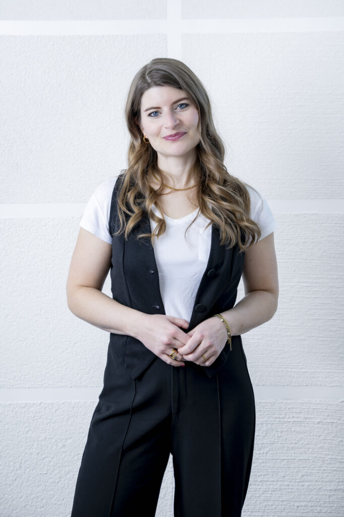 2026-03-21_Julia_Studio_104-Bearbeitet